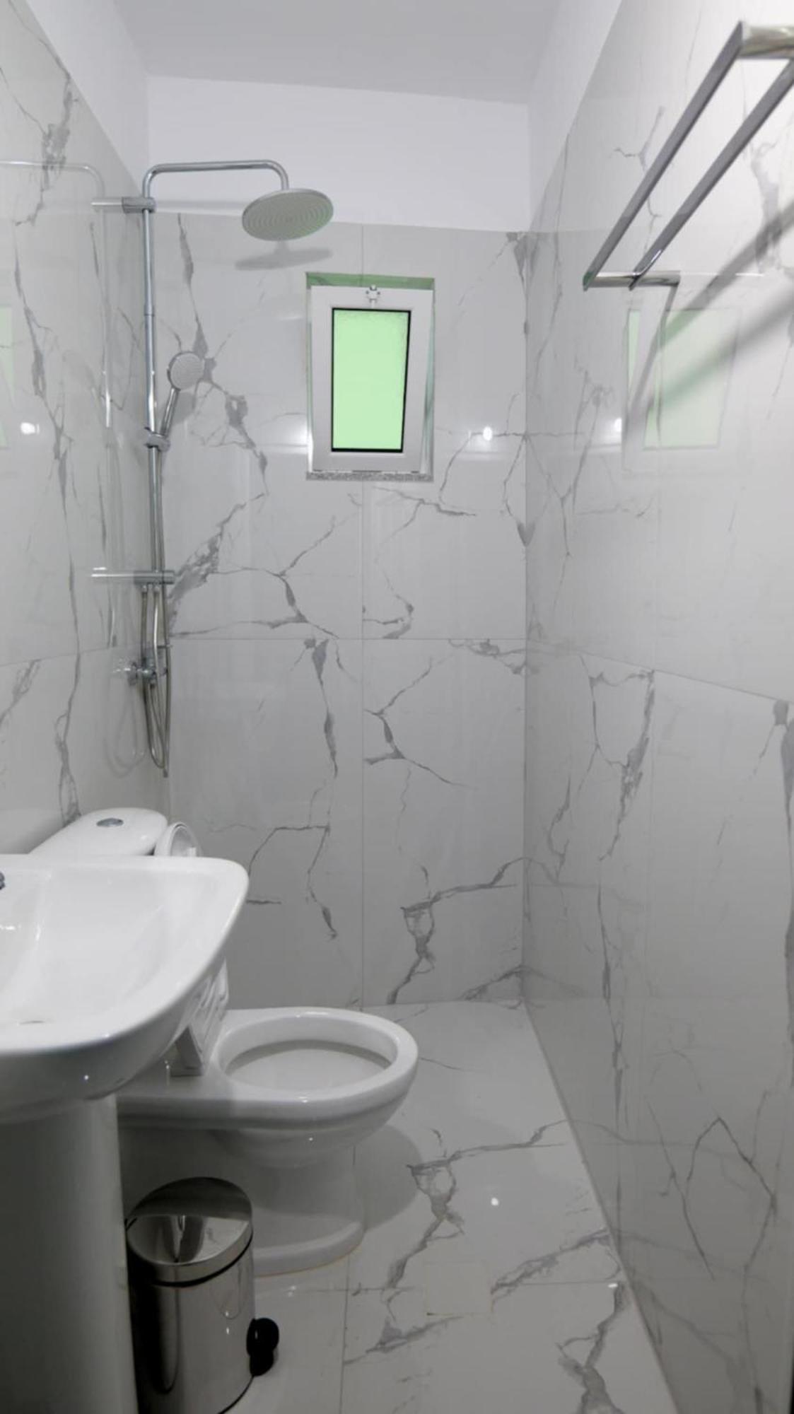 Franko Hotel Delvine